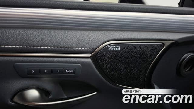 Lexus ES300h 2021 — Photo 17/35
