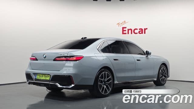 BMW 7 Series 2024 — ფოტო 6/33