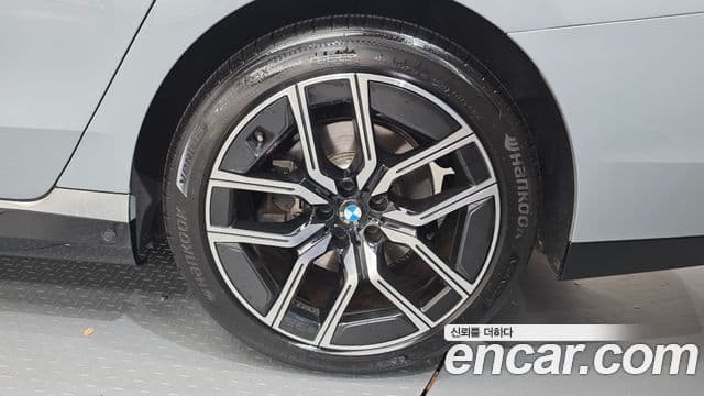 BMW 7 Series 2024 — ფოტო 29/33