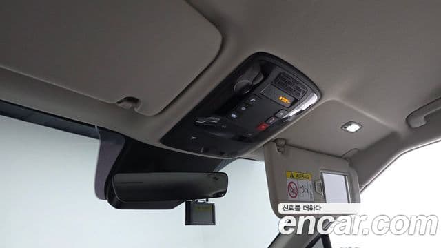 Kia Carnival 2024 — ფოტო 15/43