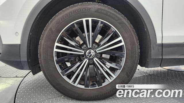 Volkswagen Tiguan 2022 — Şəkil 18/32