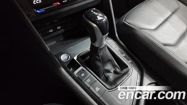 Volkswagen Tiguan 2022 — Şəkil 30/32