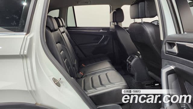Volkswagen Tiguan 2022 — Şəkil 29/32