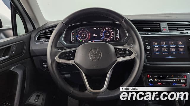 Volkswagen Tiguan 2022 — Şəkil 31/32