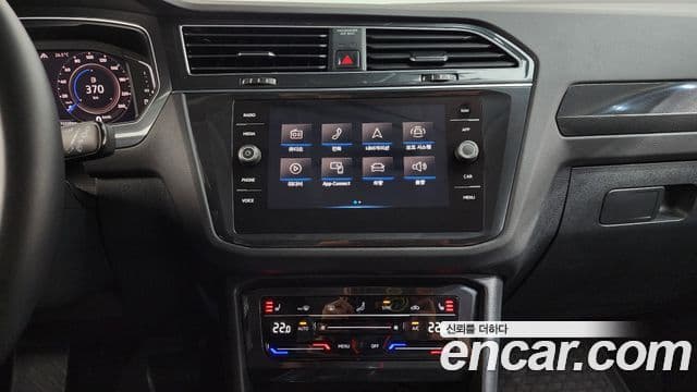 Volkswagen Tiguan 2022 — Şəkil 17/32