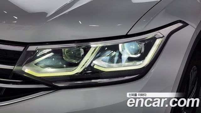 Volkswagen Tiguan 2022 — Şəkil 26/32
