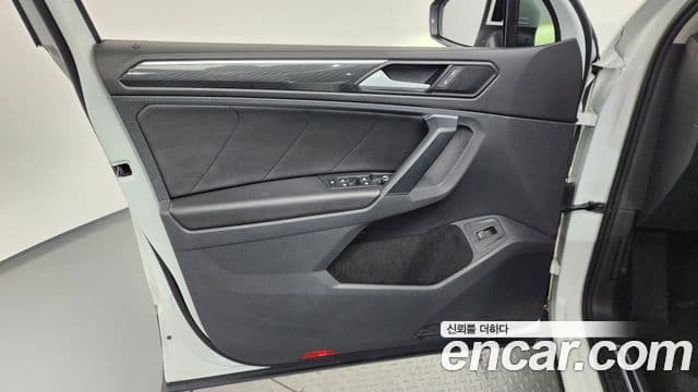 Volkswagen Tiguan 2022 — Şəkil 21/32