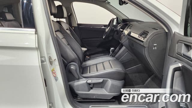 Volkswagen Tiguan 2022 — Şəkil 23/32