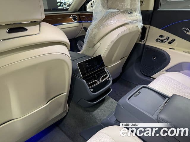 Bentley Flying Spur 2021 — Фото 14/19