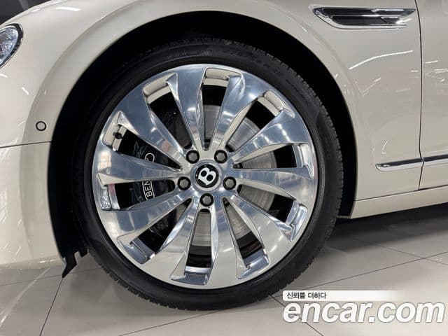 Bentley Flying Spur 2021 — Фото 18/19