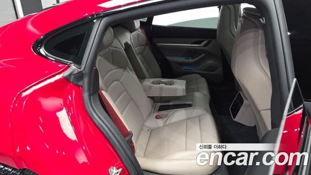 Porsche Taycan 2021 — ფოტო 7/20
