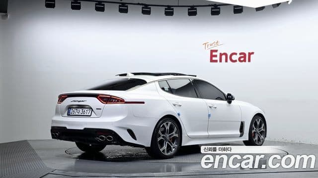 Kia Stinger 2019 — Фото 2/20