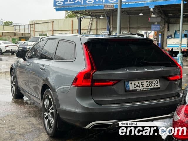 Volvo V90 Cross Country 2020 — Şəkil 10/17
