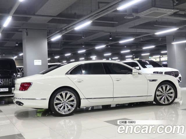 Bentley Flying Spur 2021 — ფოტო 16/18
