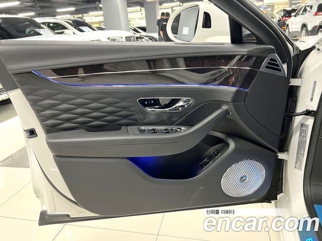 Bentley Flying Spur 2021 — ფოტო 1/18