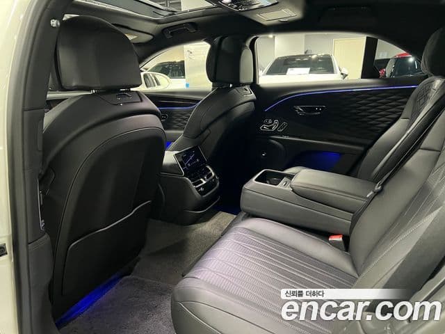 Bentley Flying Spur 2021 — ფოტო 9/18