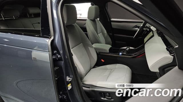 Land Rover Range Rover Velar 2026 — Фото 11/20