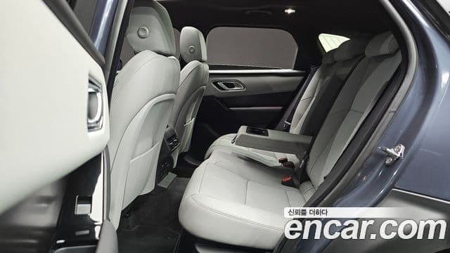Land Rover Range Rover Velar 2026 — Фото 12/20