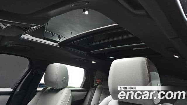 Land Rover Range Rover Velar 2026 — Фото 16/20