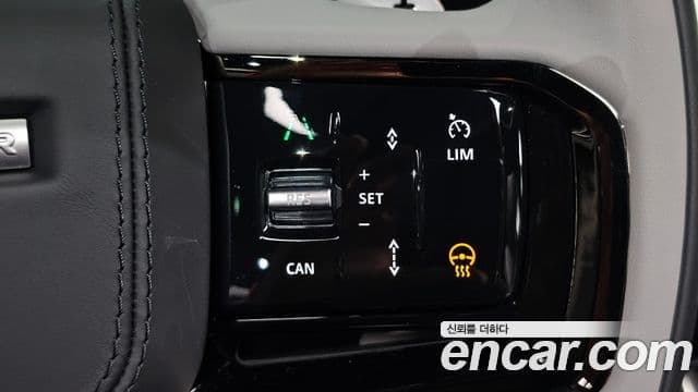 Land Rover Range Rover Velar 2026 — Фото 17/20