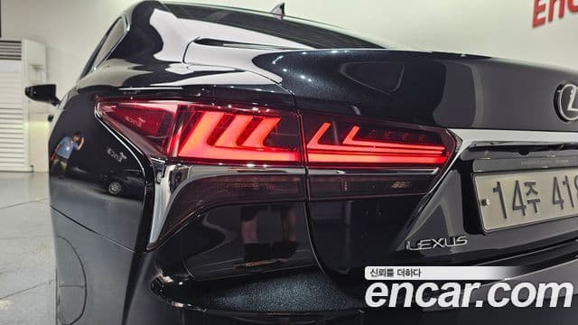Lexus LS500 2018 — Şəkil 26/30