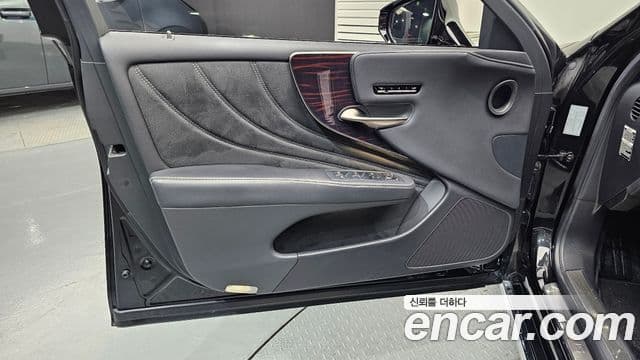 Lexus LS500 2018 — Şəkil 29/30