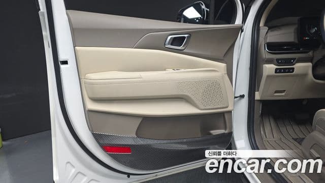 Kia Carnival 2025 — Şəkil 24/33