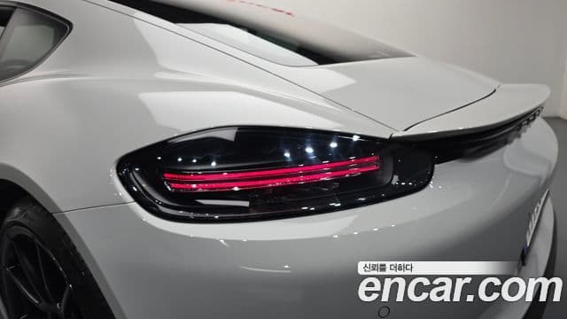 Porsche 718 Cayman 2023 — Photo 28/34