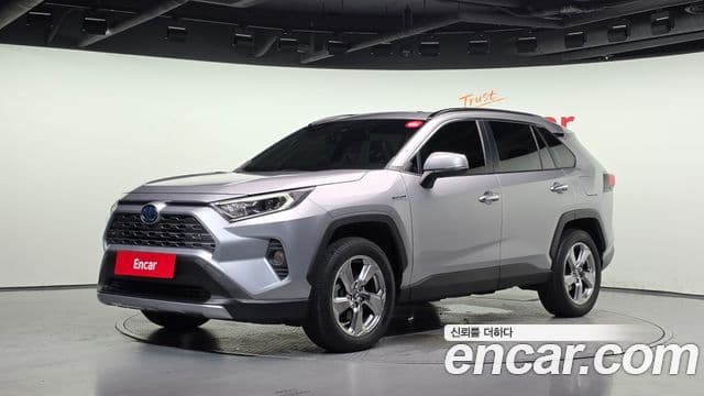 Toyota RAV4 2019 — Фото 1/20