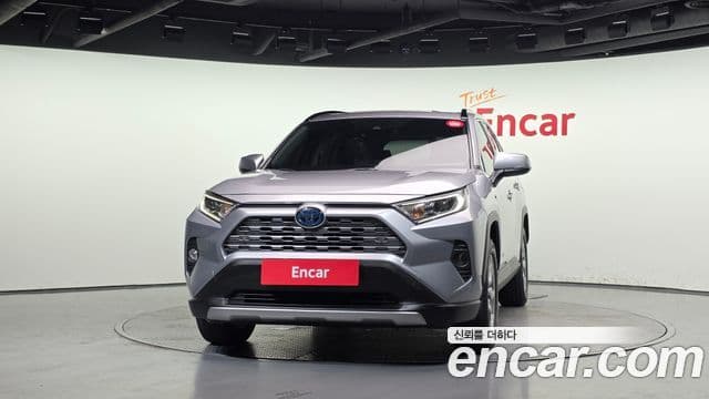 Toyota RAV4 2019 — Фото 3/20