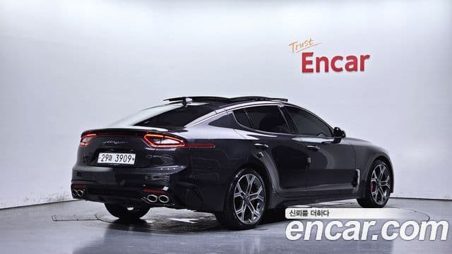 Kia Stinger 2018 — Фото 2/20