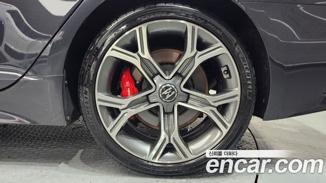 Kia Stinger 2018 — Şəkil 26/31