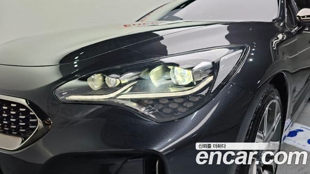 Kia Stinger 2018 — Şəkil 6/31