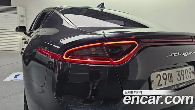 Kia Stinger 2018 — Şəkil 23/31