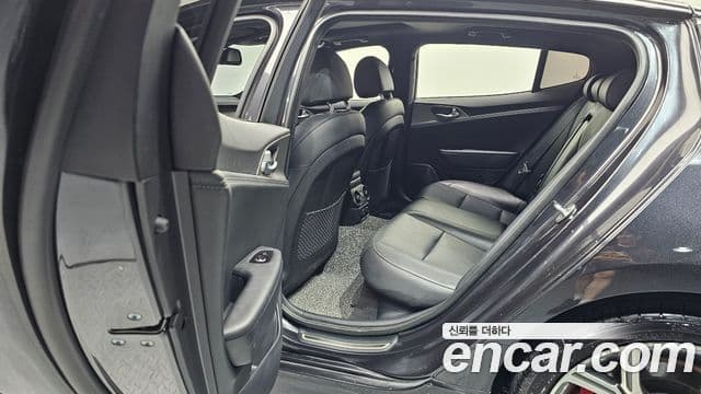 Kia Stinger 2018 — Şəkil 30/31