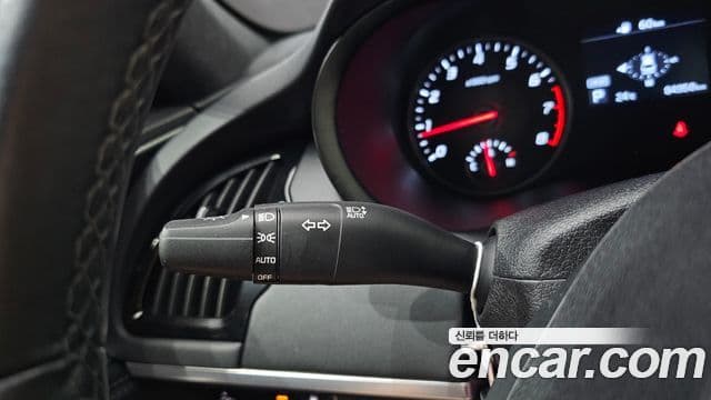 Kia Stinger 2018 — Şəkil 16/31