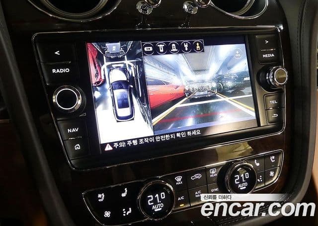 Bentley Bentayga 2018 — ფოტო 11/20