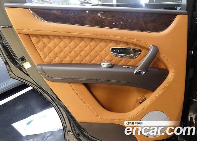 Bentley Bentayga 2018 — ფოტო 20/20