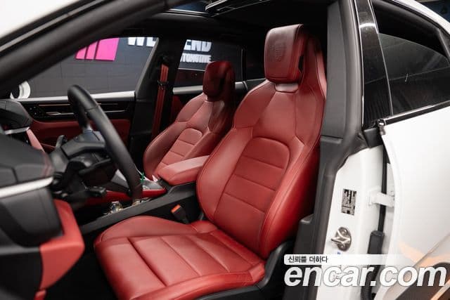 Porsche Macan EV 2025 — Photo 7/11