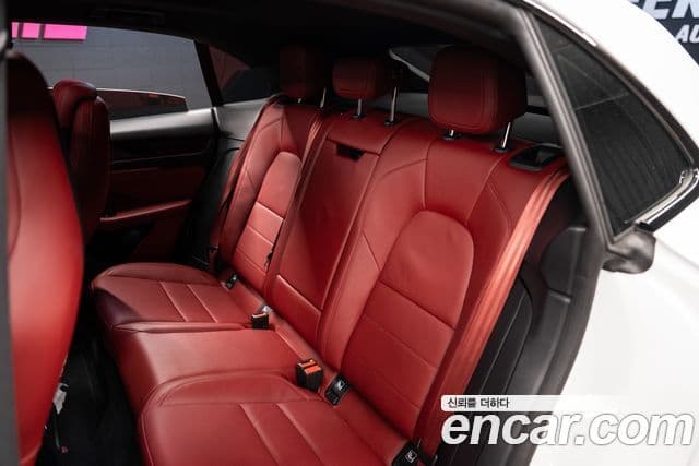 Porsche Macan EV 2025 — Photo 10/11