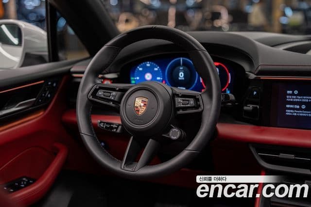 Porsche Macan EV 2025 — Photo 2/11