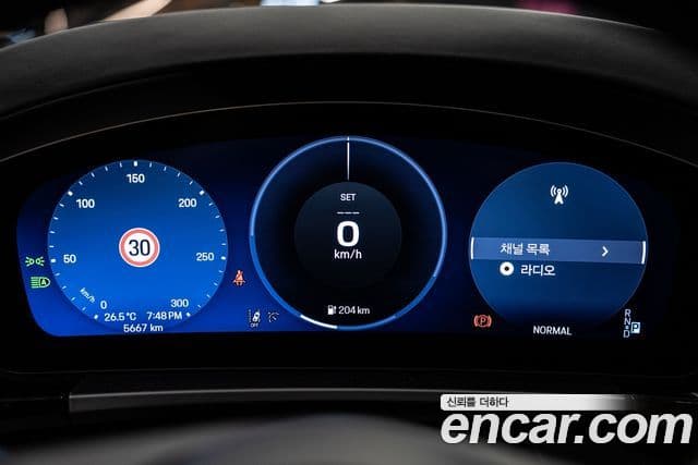 Porsche Macan EV 2025 — Photo 6/11