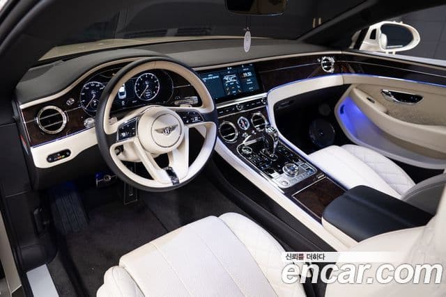 Bentley Continental GT 2020 — Photo 8/10