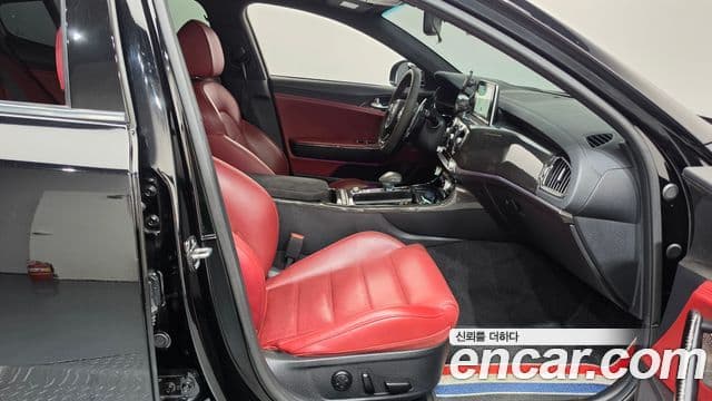 Kia Stinger 2019 — Şəkil 38/40