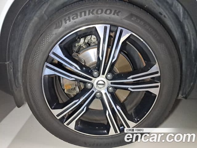 Volvo XC40 2021 — Şəkil 5/9