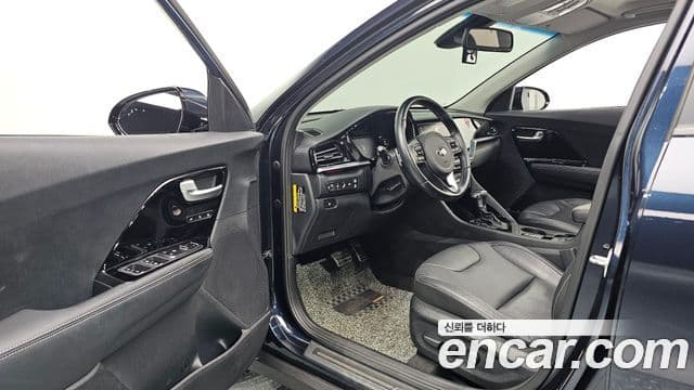 Kia Niro 2019 — Фото 10/20