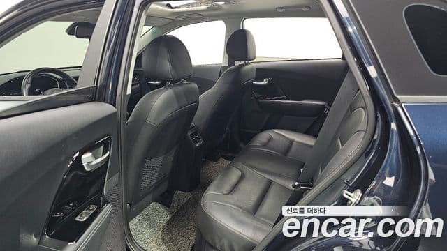 Kia Niro 2019 — Фото 11/20