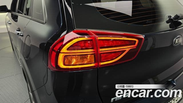 Kia Niro 2019 — Şəkil 22/30