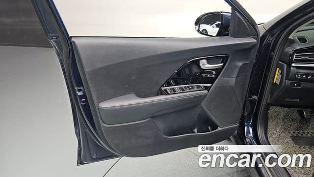 Kia Niro 2019 — Şəkil 15/30