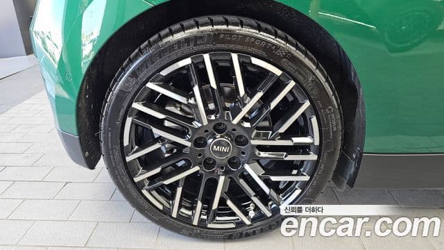Mini Cooper Electric 2024 — ფოტო 17/34